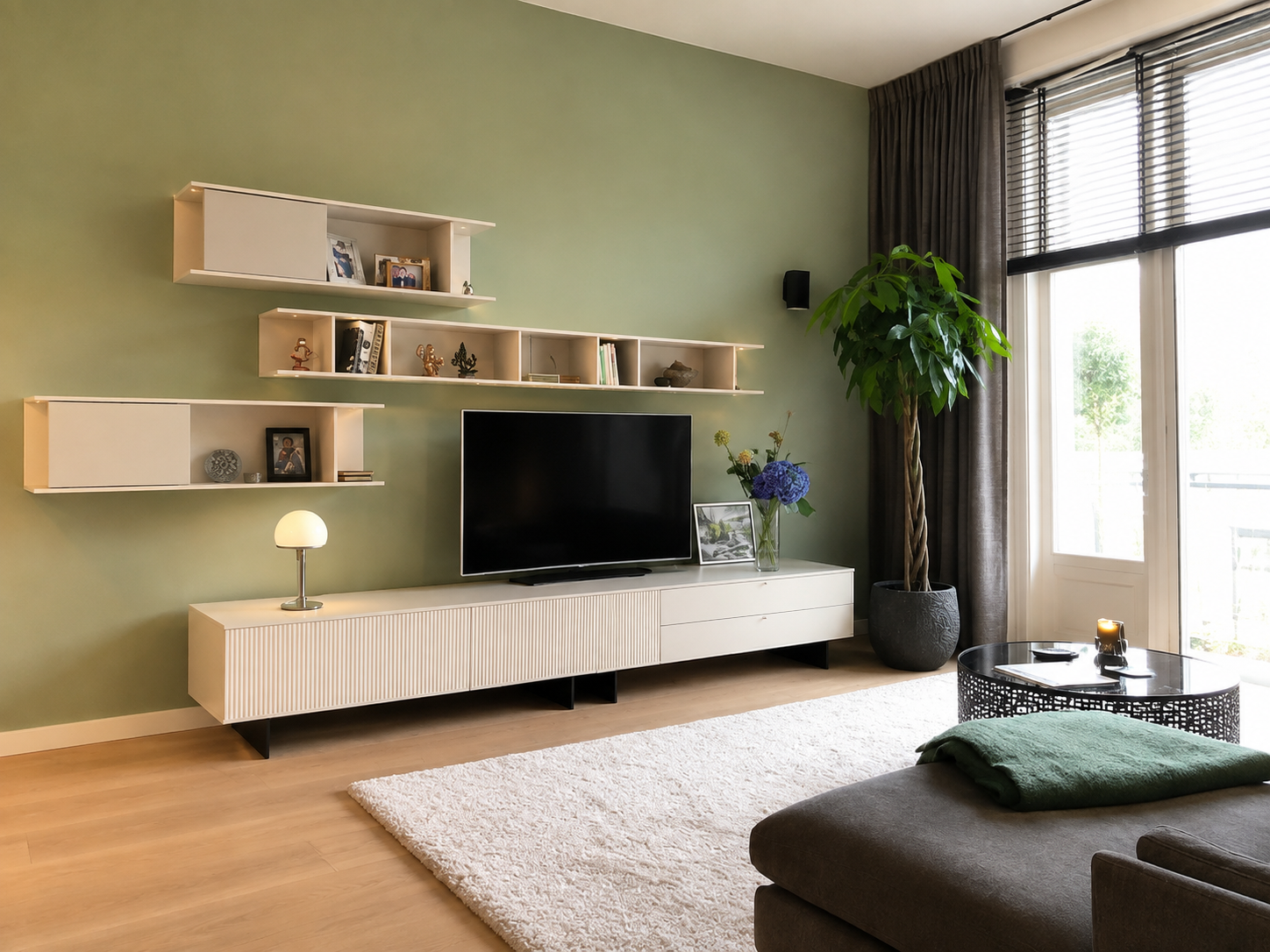 Gerenoveerde woonkamer met moderne afwerking door Biernat
